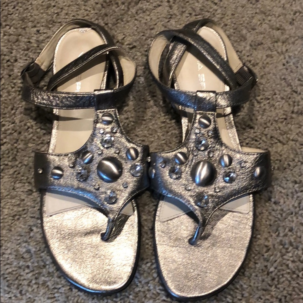 Dress sandals with jewels